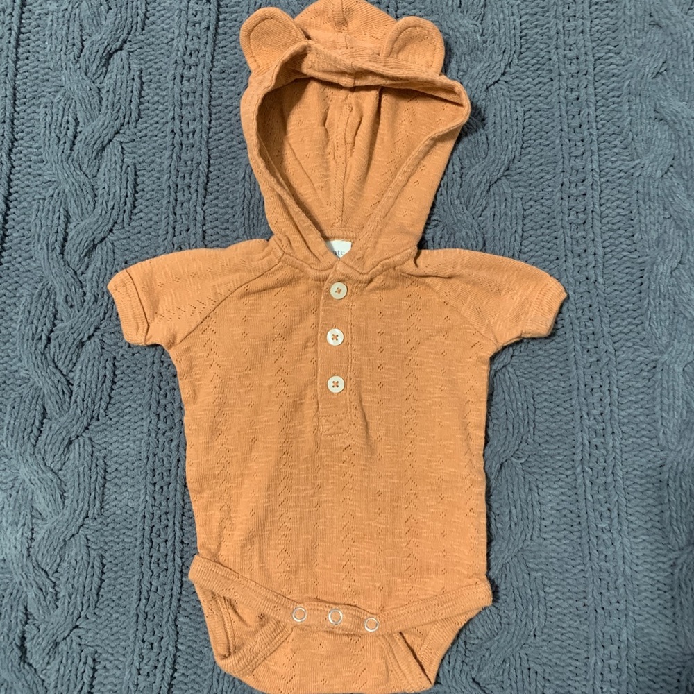 0-3mo Kate Quinn hooded onesie